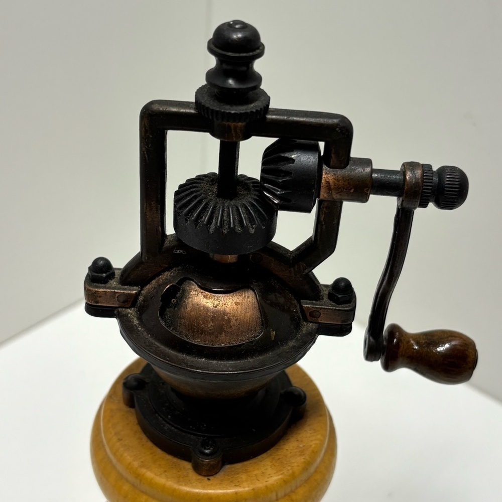 Vintage 1995 Watkins 100th anniversary of pepper grinder / mill - Picture 5 of 7